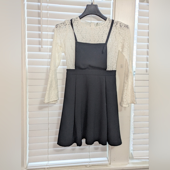 Lauren Conrad Black and White Lace Cocktail Dress with Bell Sleeves NWT S - Picture 3 of 15